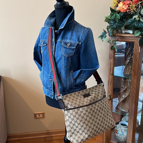 Gucci Handbags - Gucci Crossbody bag 🌸